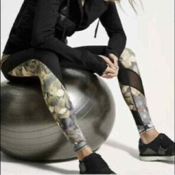 Athleta |‎ Sonar | Mesh Compression Leggings - Picture 3 of 16